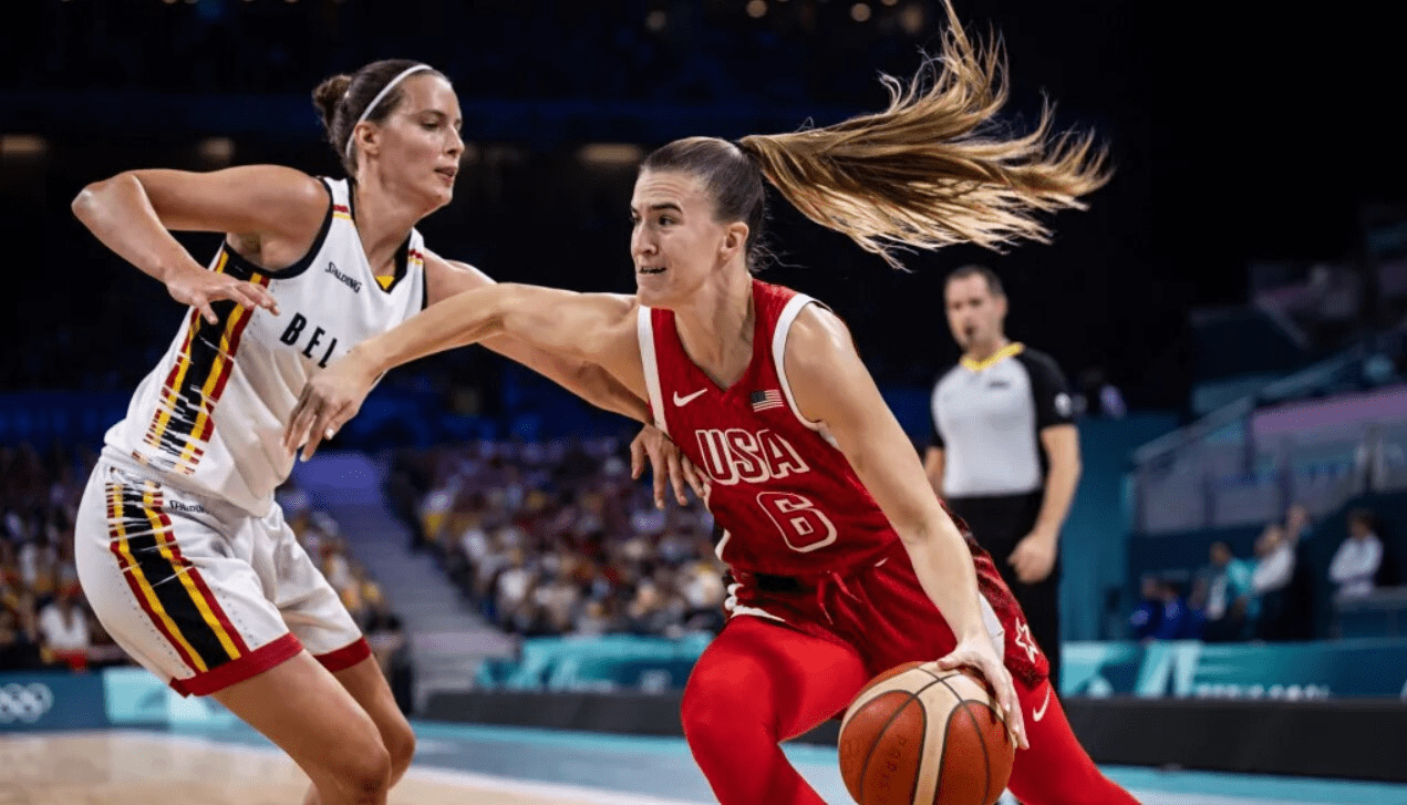 Команда празднует победу